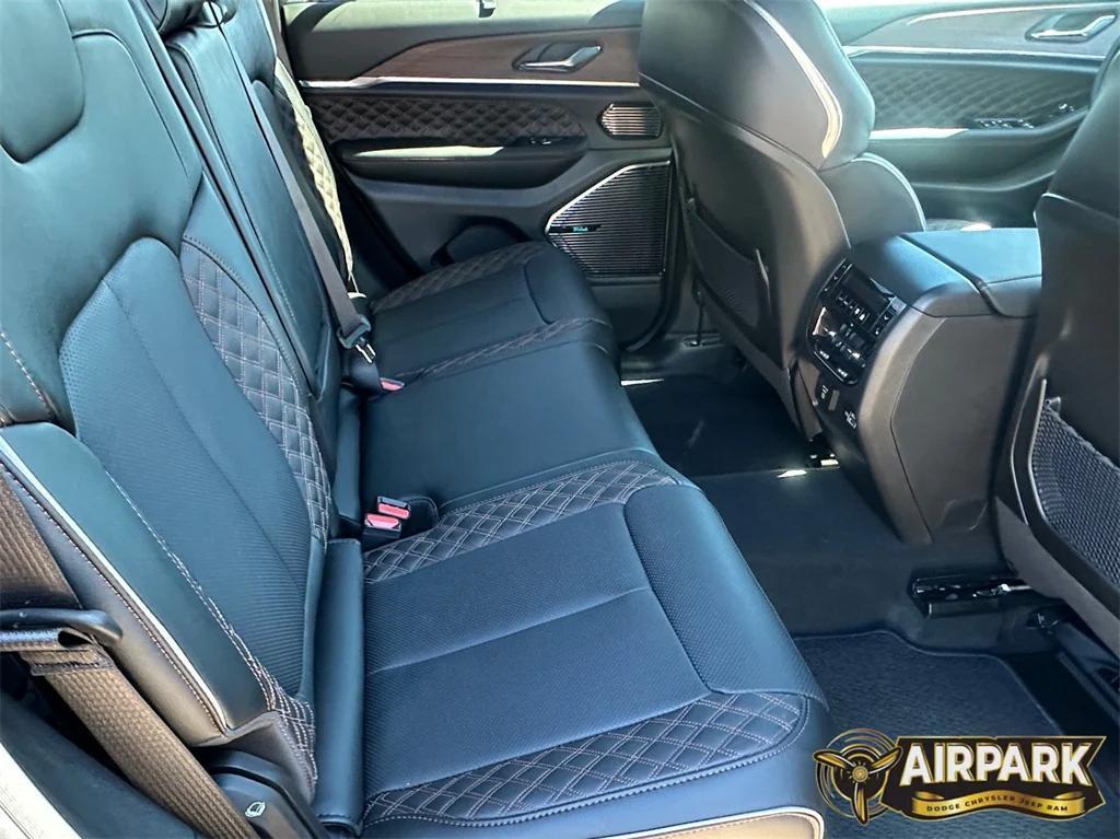 new 2025 Jeep Grand Cherokee car, priced at $71,045