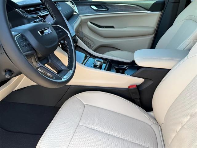 new 2025 Jeep Grand Cherokee car, priced at $51,930