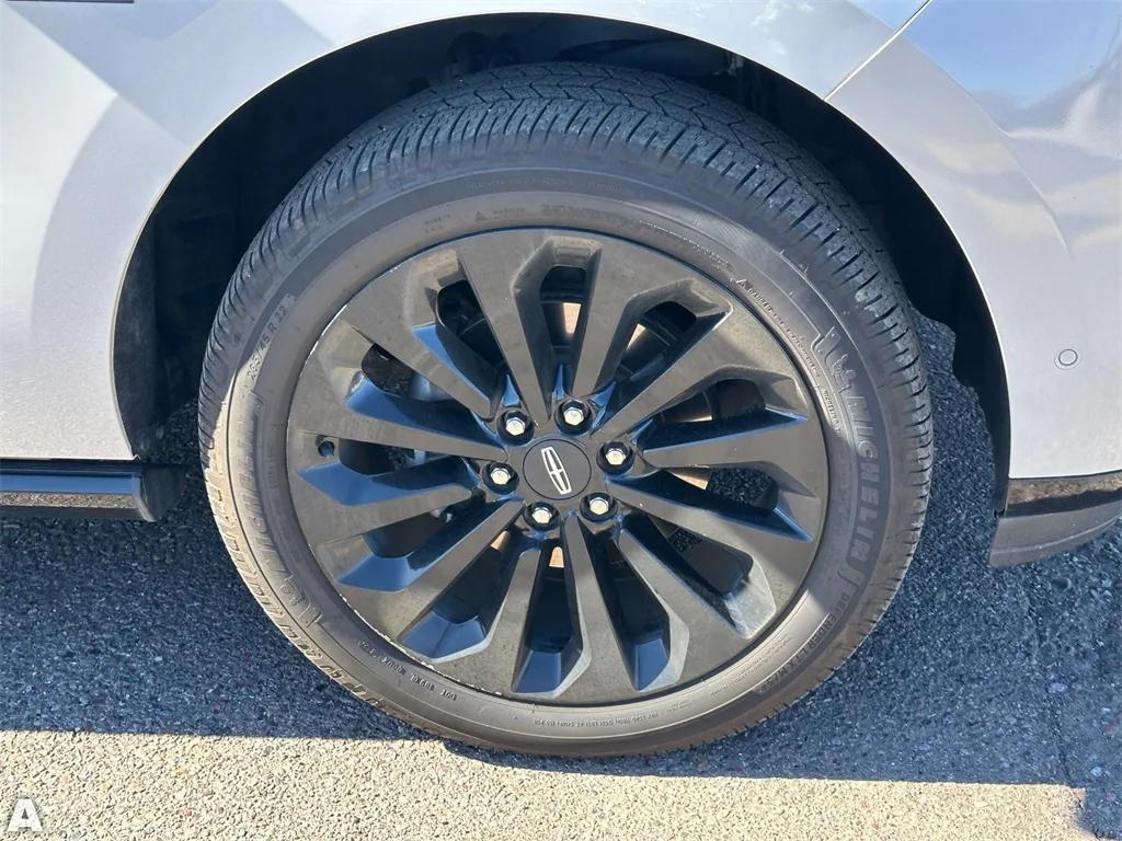 used 2022 Lincoln Navigator car, priced at $47,999