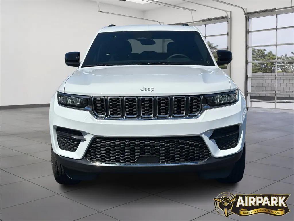 new 2025 Jeep Grand Cherokee car, priced at $42,825