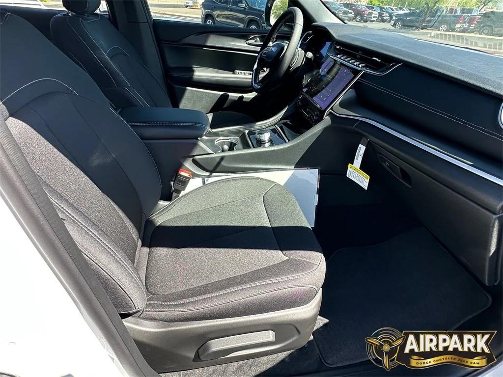 new 2025 Jeep Grand Cherokee car, priced at $42,825