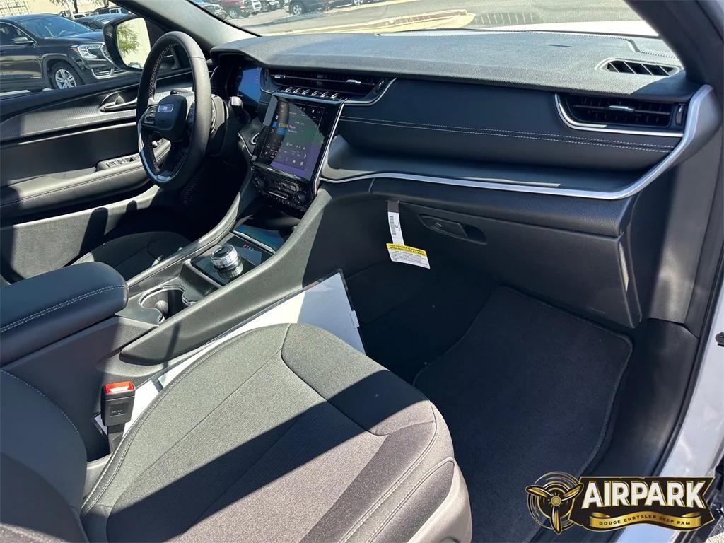 new 2025 Jeep Grand Cherokee car, priced at $42,825