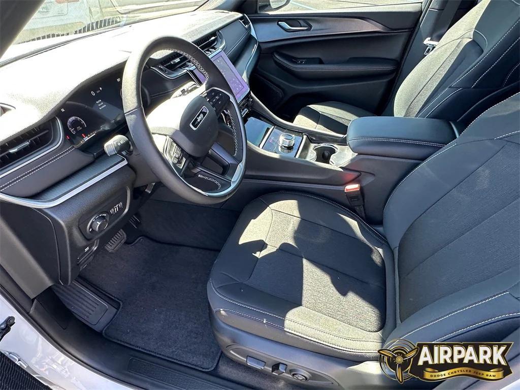 new 2025 Jeep Grand Cherokee car, priced at $42,825