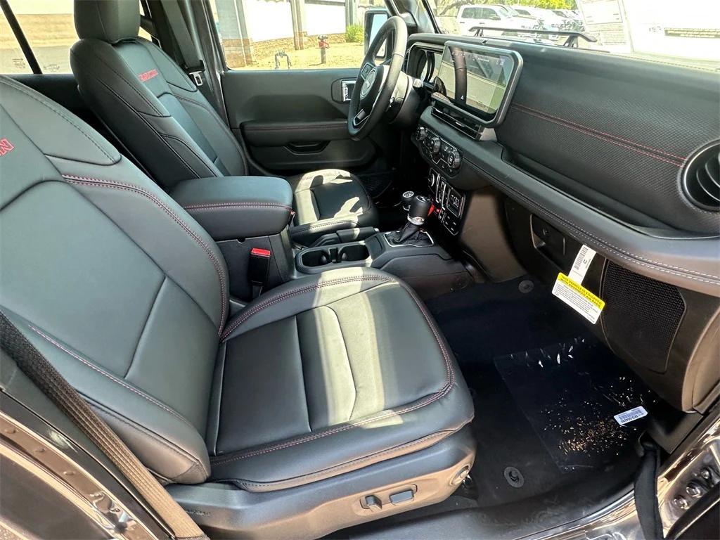 new 2025 Jeep Wrangler car, priced at $69,775