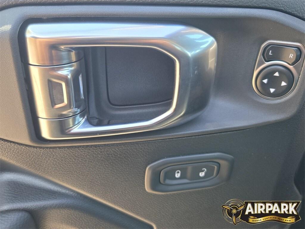 new 2025 Jeep Wrangler car, priced at $45,625