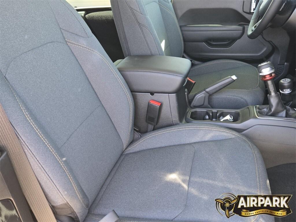 new 2025 Jeep Wrangler car, priced at $45,625