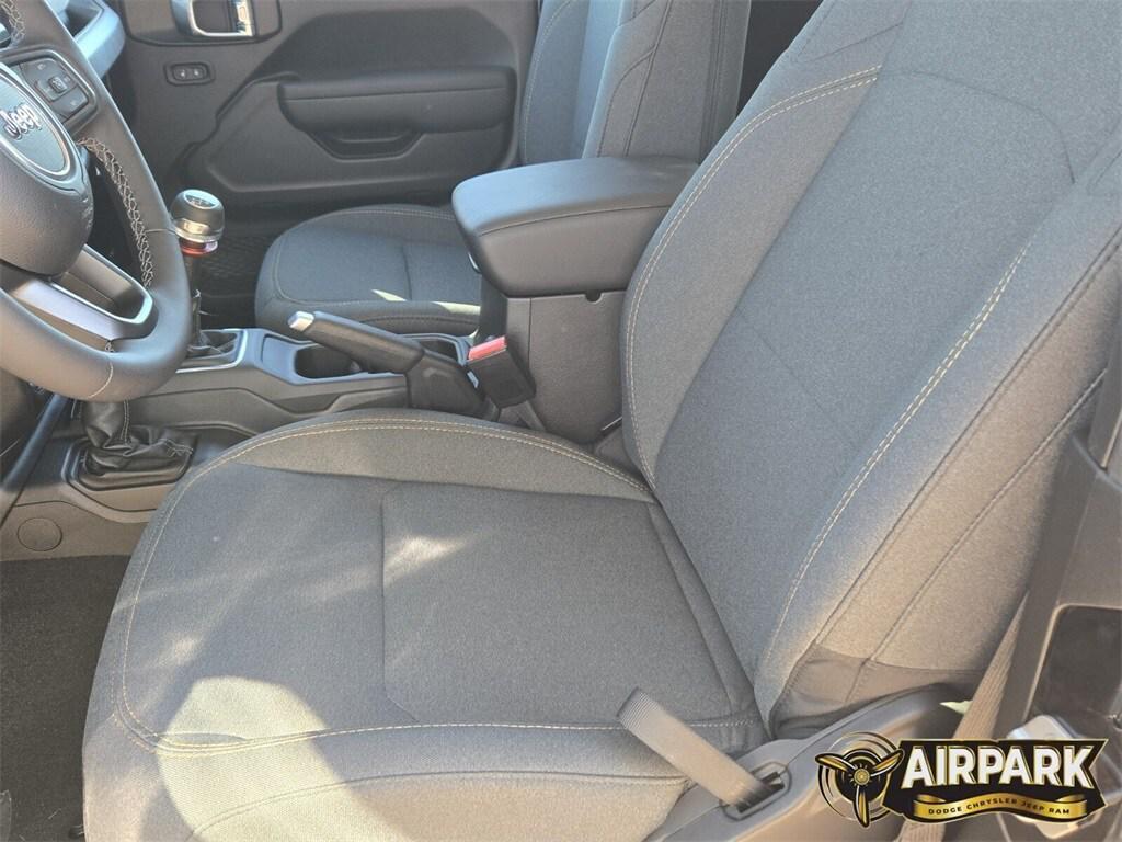 new 2025 Jeep Wrangler car, priced at $45,625