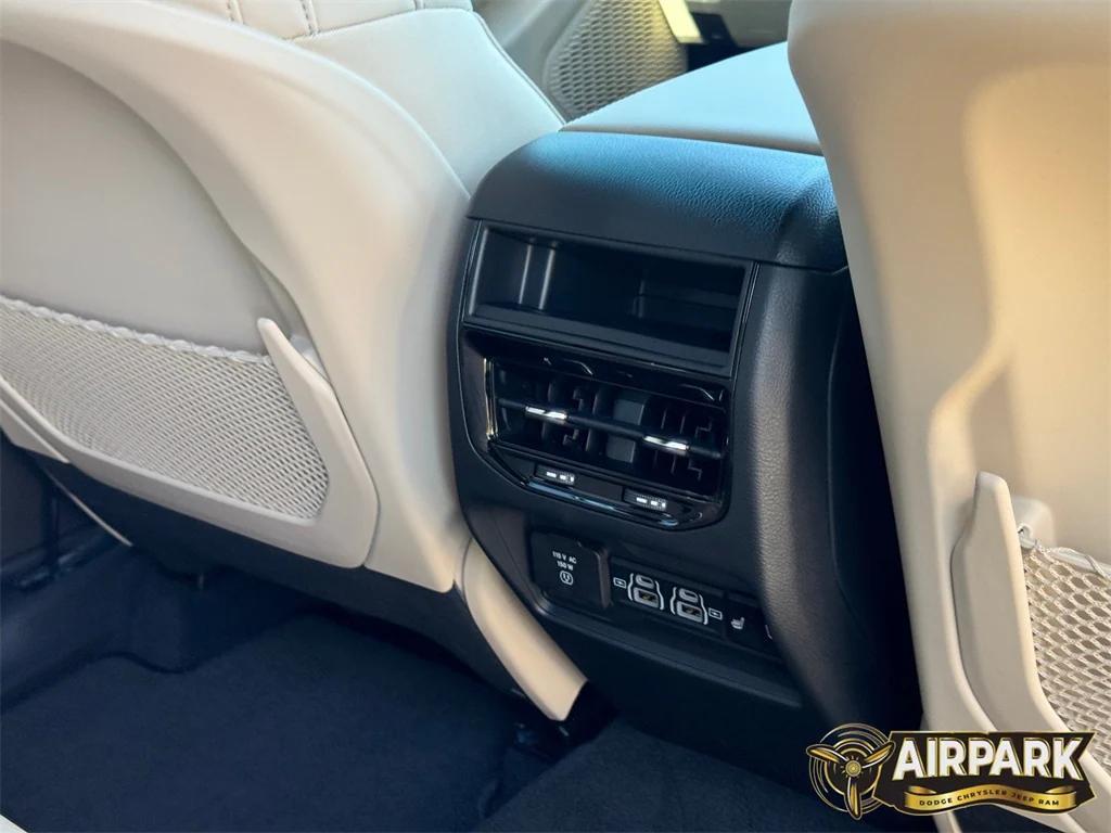 new 2025 Jeep Grand Cherokee car, priced at $56,060