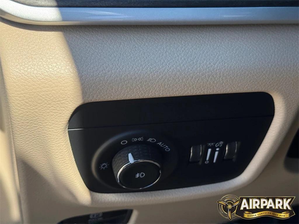 new 2025 Jeep Grand Cherokee car, priced at $56,060