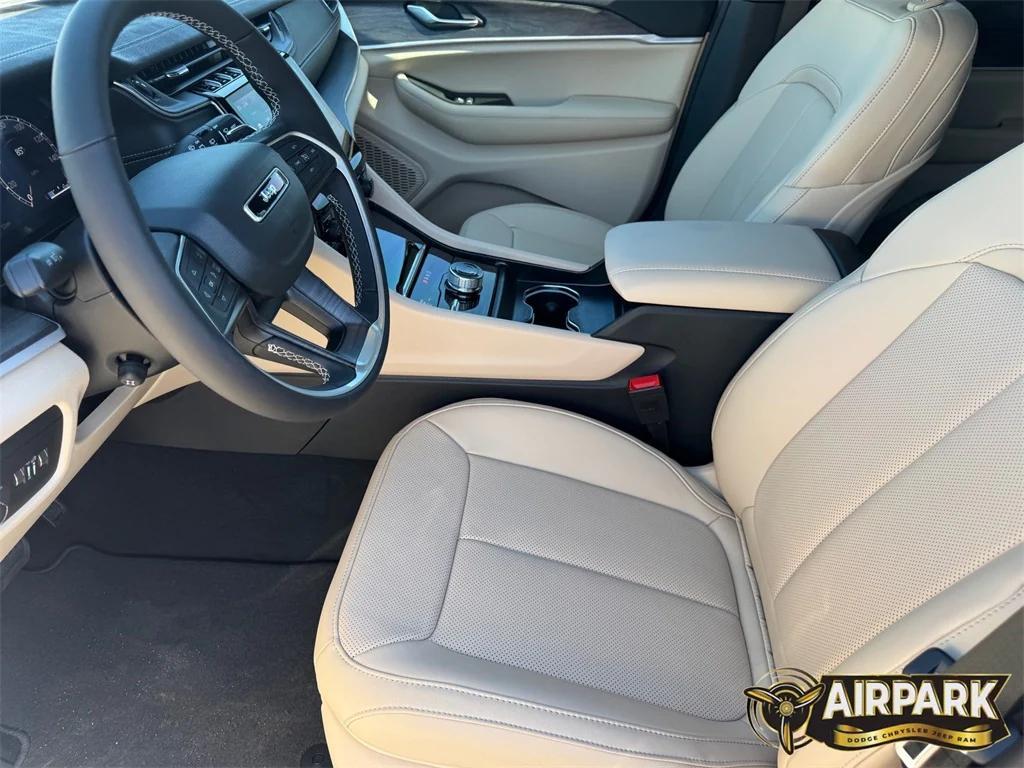 new 2025 Jeep Grand Cherokee car, priced at $56,060