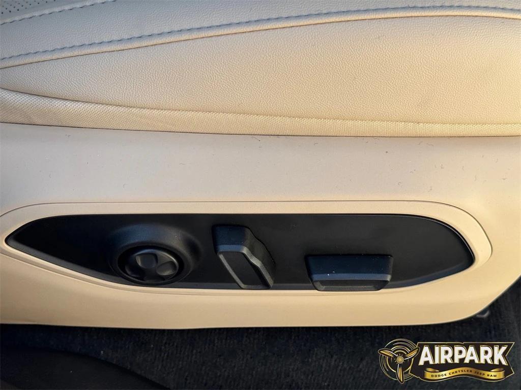 new 2025 Jeep Grand Cherokee car, priced at $56,060