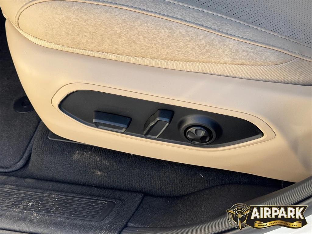 new 2025 Jeep Grand Cherokee car, priced at $56,060