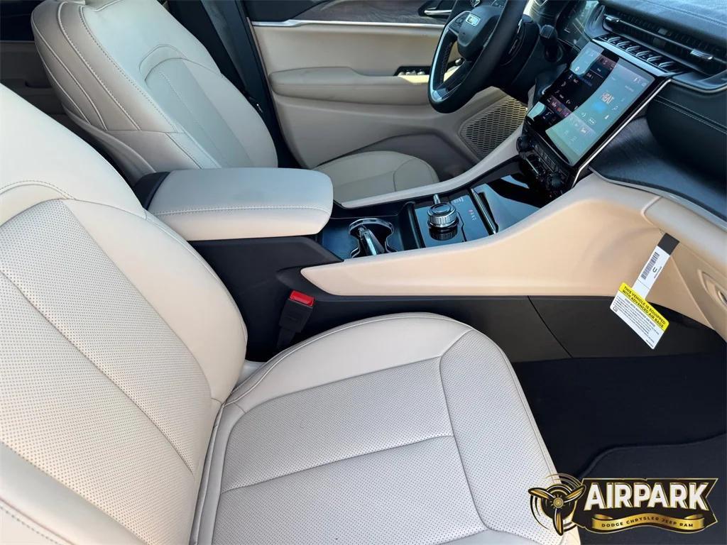 new 2025 Jeep Grand Cherokee car, priced at $56,060
