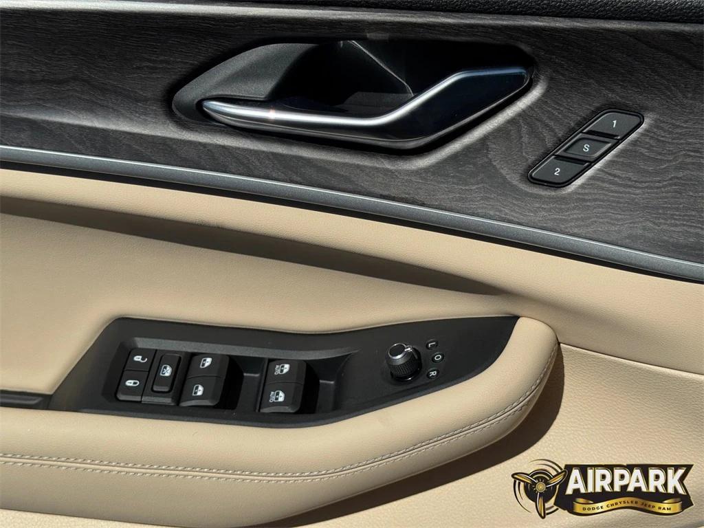 new 2025 Jeep Grand Cherokee car, priced at $56,060