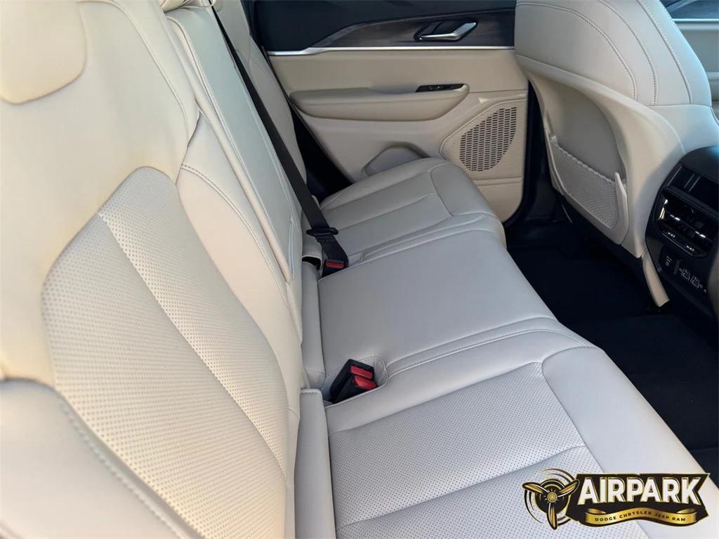 new 2025 Jeep Grand Cherokee car, priced at $56,060