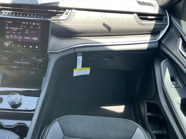new 2025 Jeep Grand Cherokee car, priced at $49,370