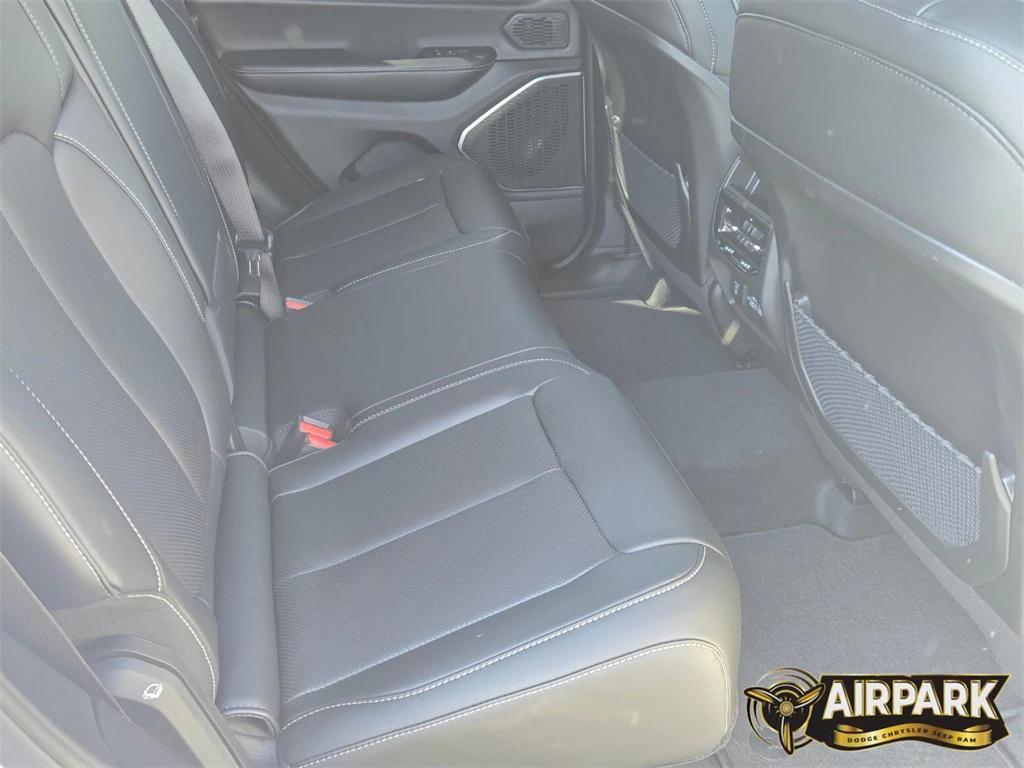 new 2025 Jeep Grand Cherokee car, priced at $58,430