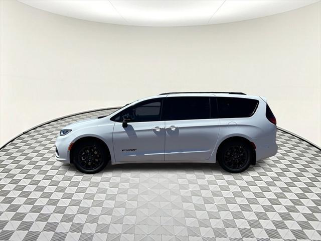 new 2025 Chrysler Pacifica car, priced at $47,825