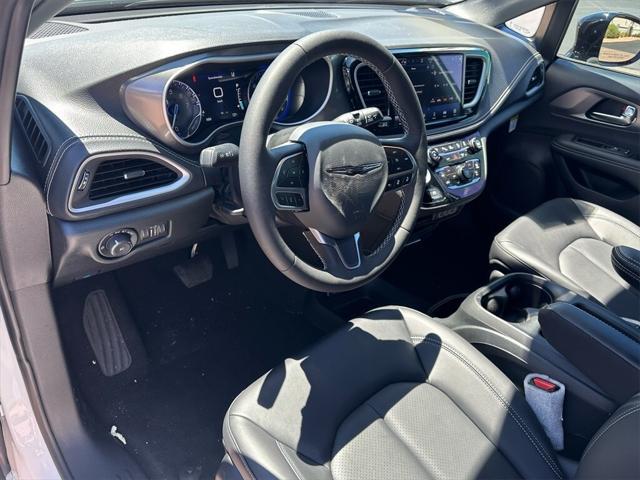 new 2025 Chrysler Pacifica car, priced at $47,825