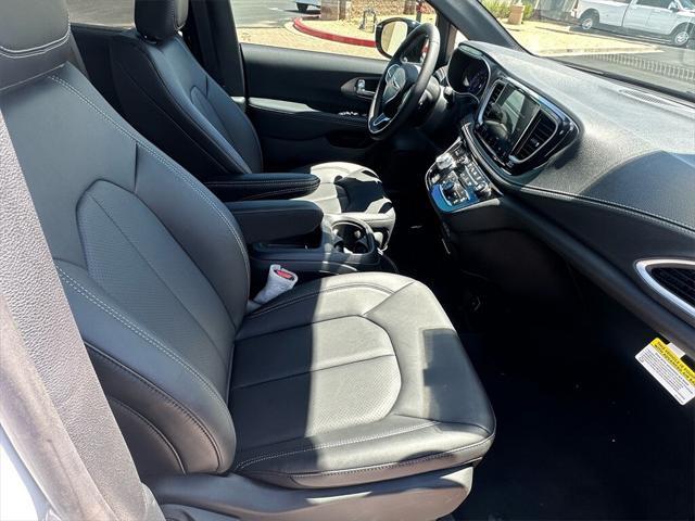 new 2025 Chrysler Pacifica car, priced at $47,825