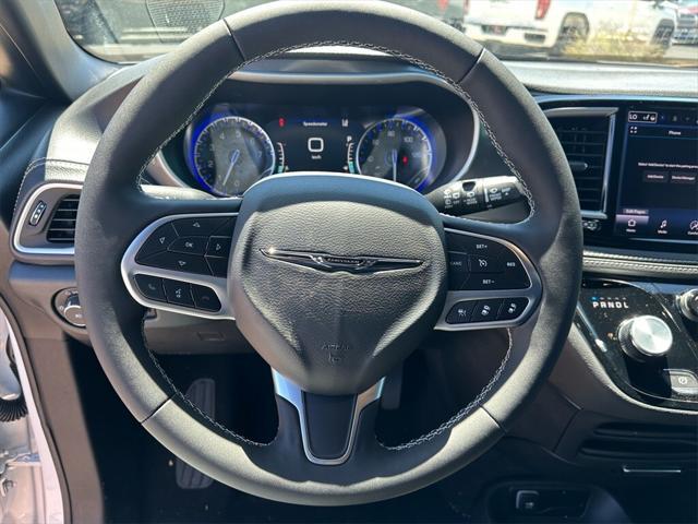 new 2025 Chrysler Pacifica car, priced at $47,825