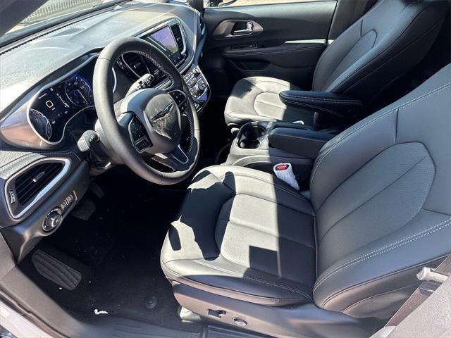 new 2025 Chrysler Pacifica car, priced at $47,825