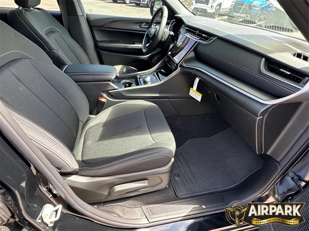 new 2025 Jeep Grand Cherokee car, priced at $45,165