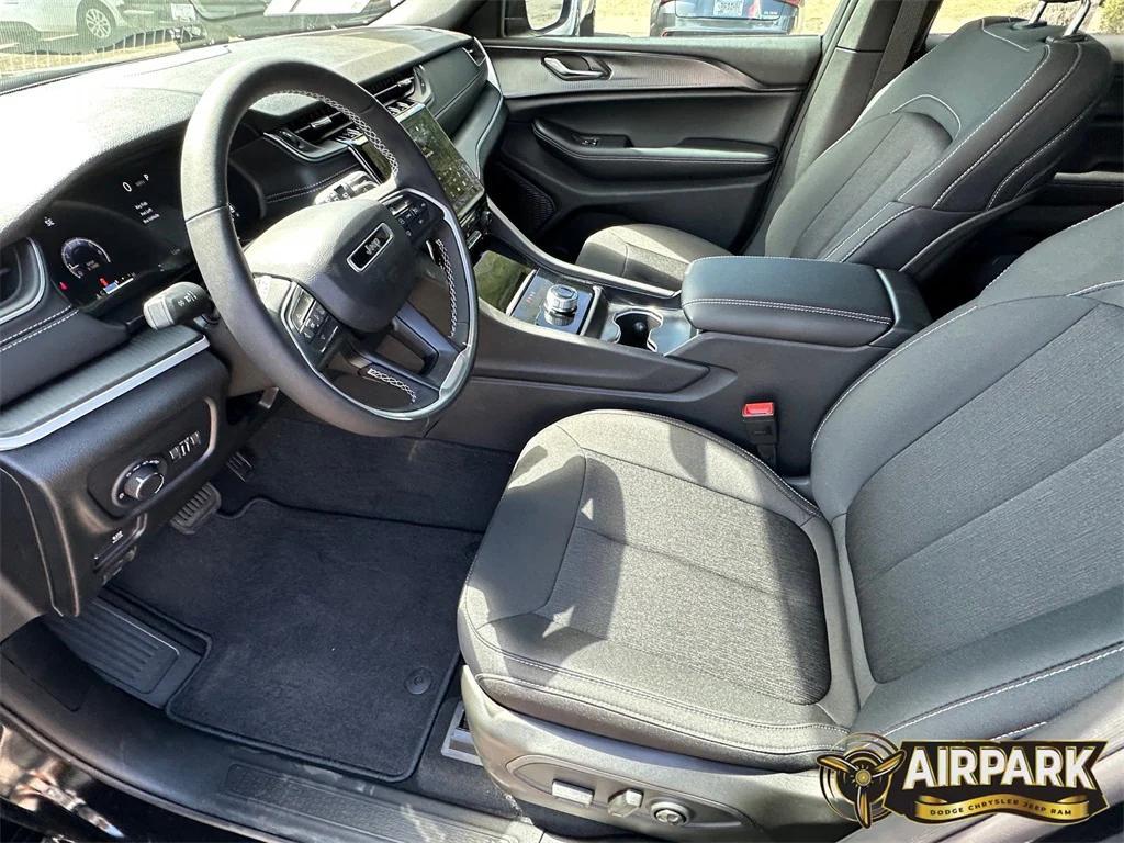 new 2025 Jeep Grand Cherokee car, priced at $45,165