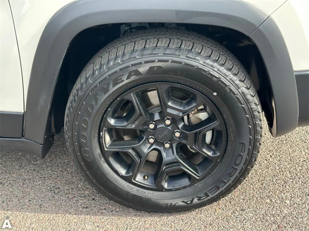 used 2019 Jeep Cherokee car, priced at $22,639