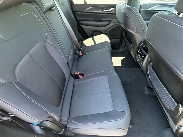 new 2025 Jeep Grand Cherokee car, priced at $41,220