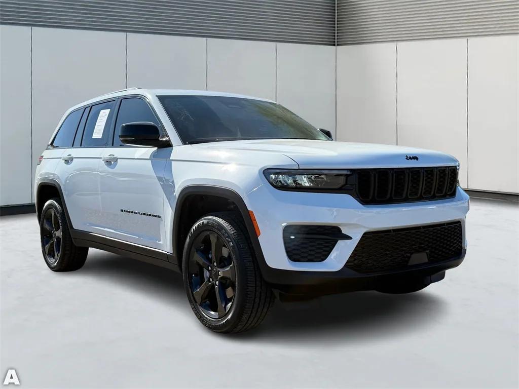 used 2025 Jeep Grand Cherokee car, priced at $37,453