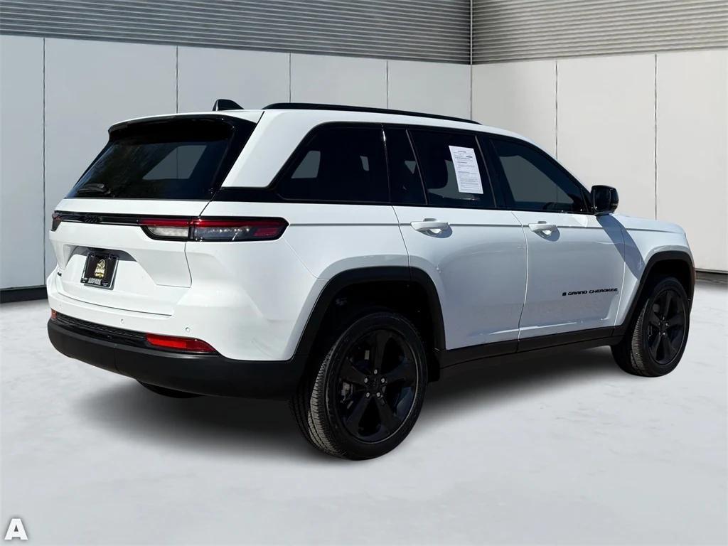 used 2025 Jeep Grand Cherokee car, priced at $37,453