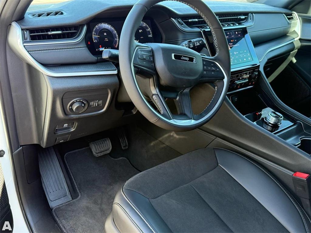 used 2025 Jeep Grand Cherokee car, priced at $37,453