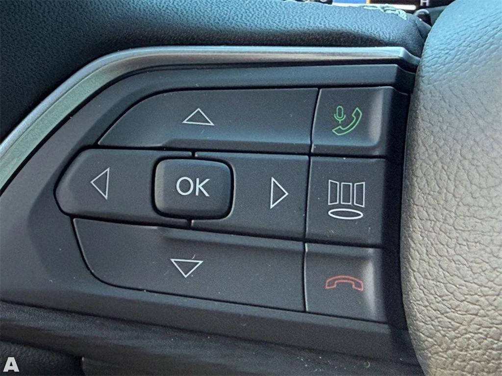 used 2025 Jeep Grand Cherokee car, priced at $37,453