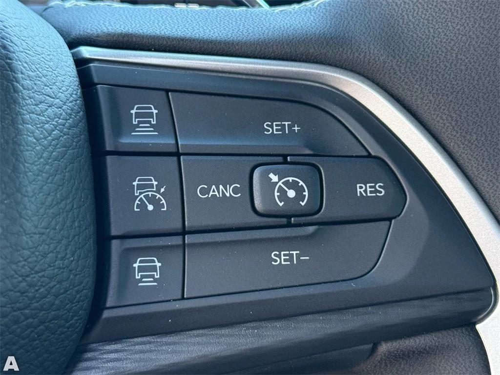 used 2025 Jeep Grand Cherokee car, priced at $37,453