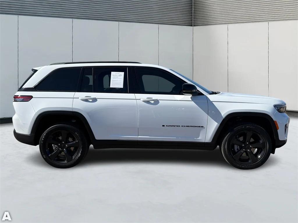 used 2025 Jeep Grand Cherokee car, priced at $37,453