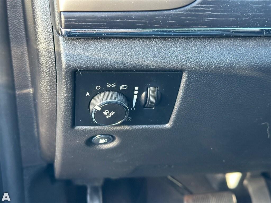 used 2014 Jeep Grand Cherokee car, priced at $12,999