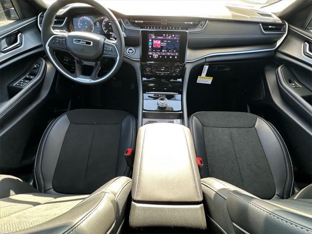 new 2025 Jeep Grand Cherokee car, priced at $49,370