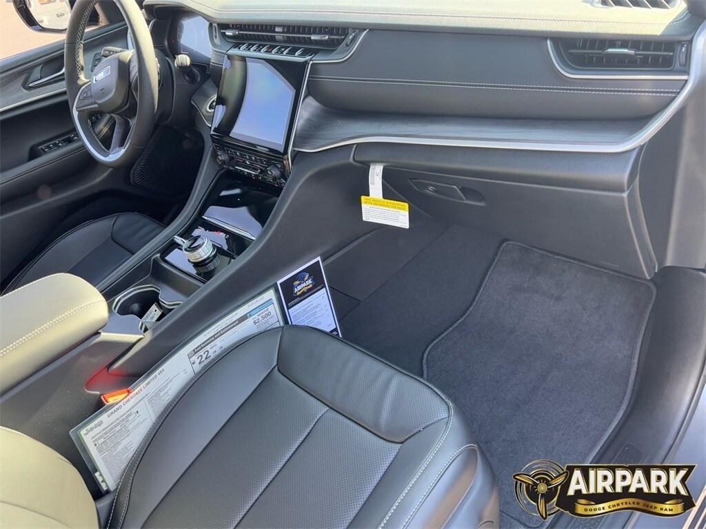 new 2025 Jeep Grand Cherokee car, priced at $56,655