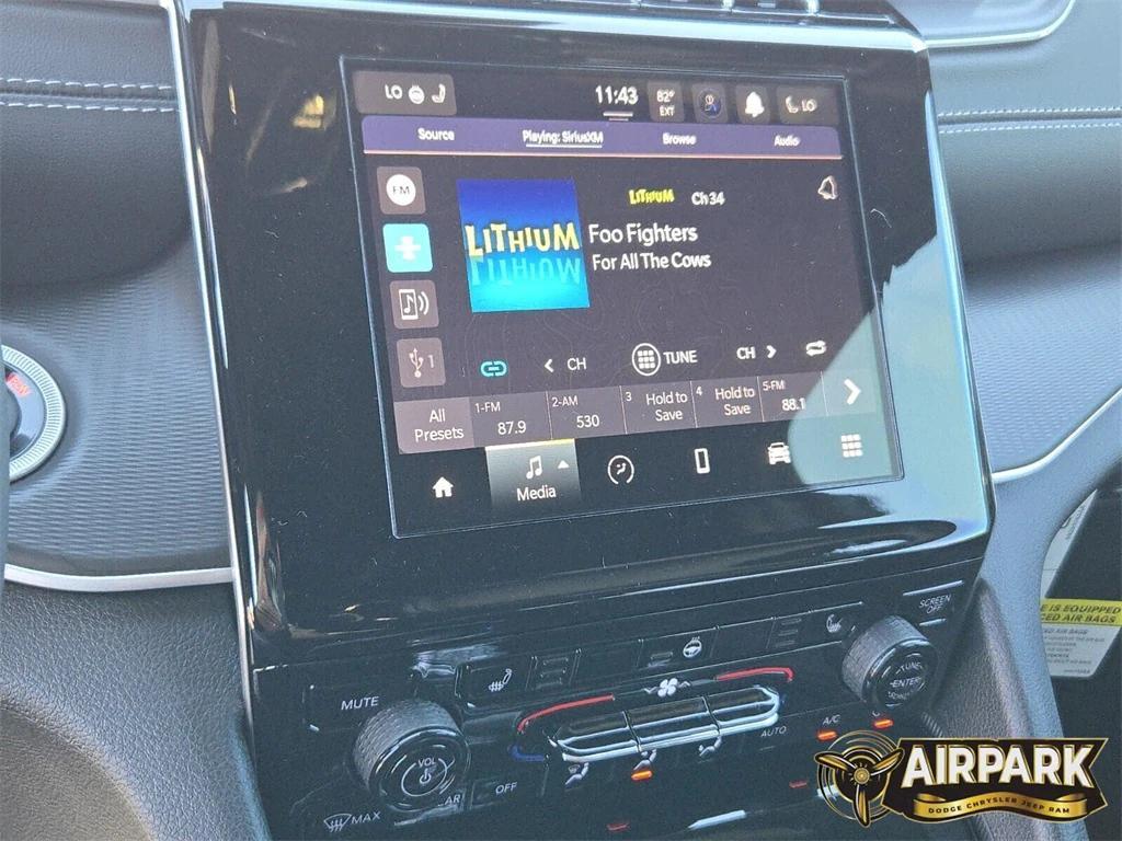 new 2025 Jeep Grand Cherokee car, priced at $43,575