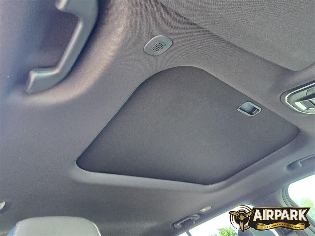 new 2025 Jeep Grand Cherokee car, priced at $43,575