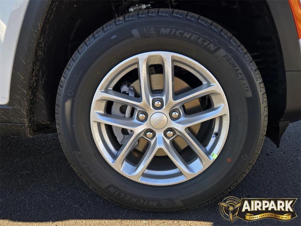 new 2025 Jeep Grand Cherokee car, priced at $43,575