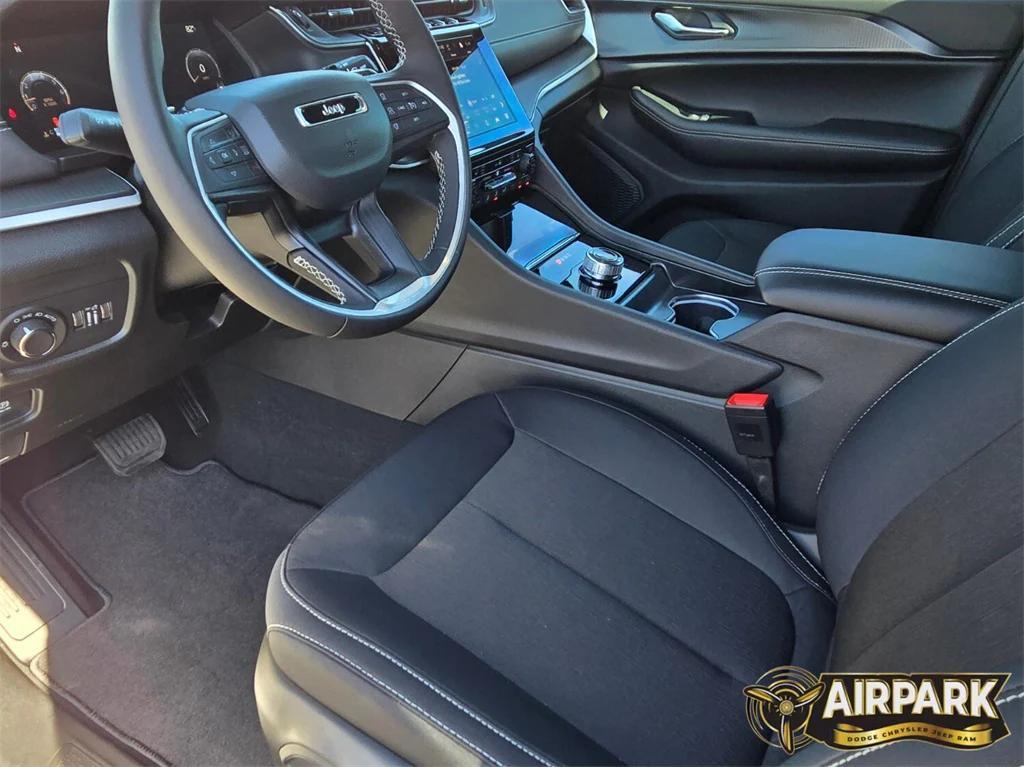 new 2025 Jeep Grand Cherokee car, priced at $43,575