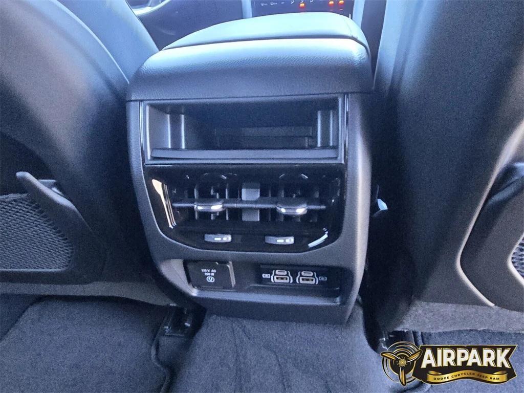 new 2025 Jeep Grand Cherokee car, priced at $43,575