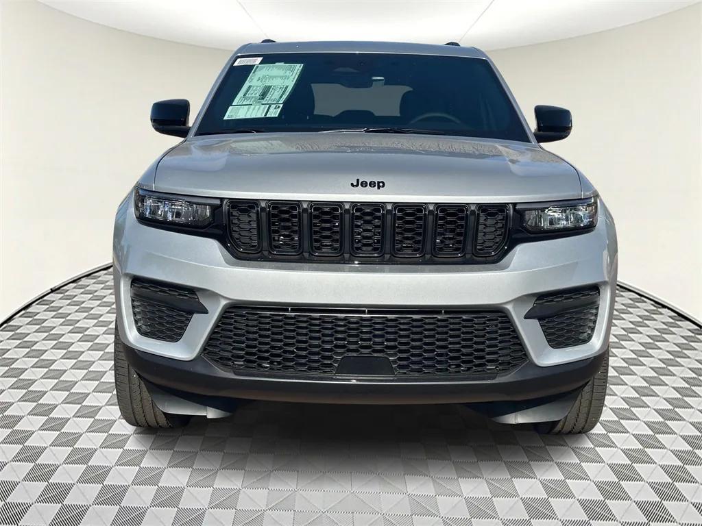 new 2025 Jeep Grand Cherokee car, priced at $49,370