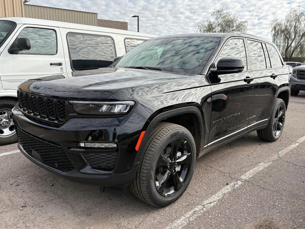 new 2025 Jeep Grand Cherokee car, priced at $56,655
