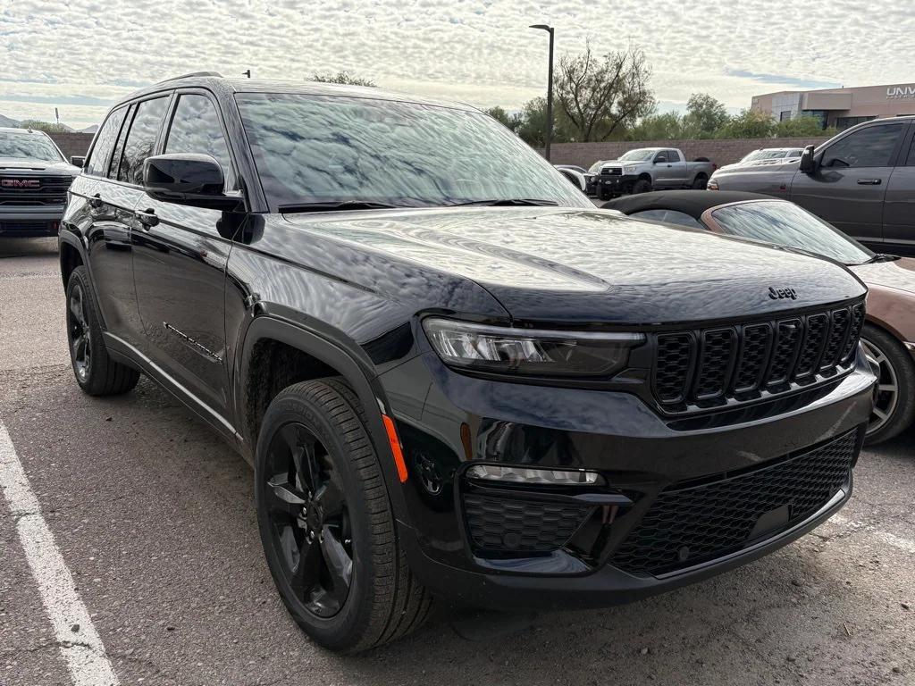 new 2025 Jeep Grand Cherokee car, priced at $56,655