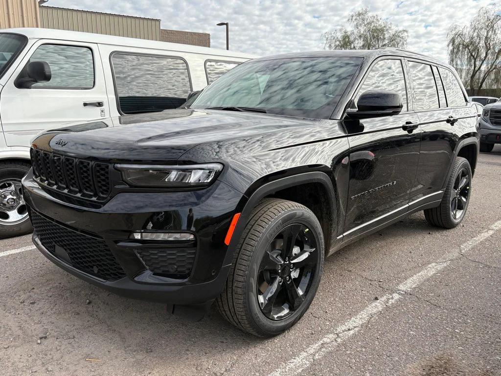new 2025 Jeep Grand Cherokee car, priced at $56,655