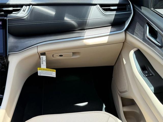 new 2025 Jeep Grand Cherokee car, priced at $52,935
