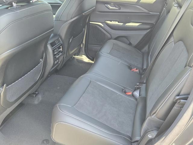 new 2025 Jeep Grand Cherokee car, priced at $49,370